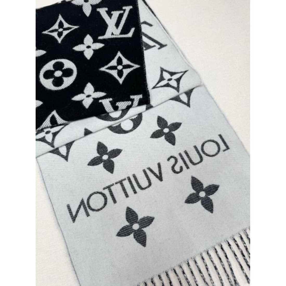 上品 洗練 LOUIS VUITTON ルイヴィトン コピー スカーフ 高級感 エレガント