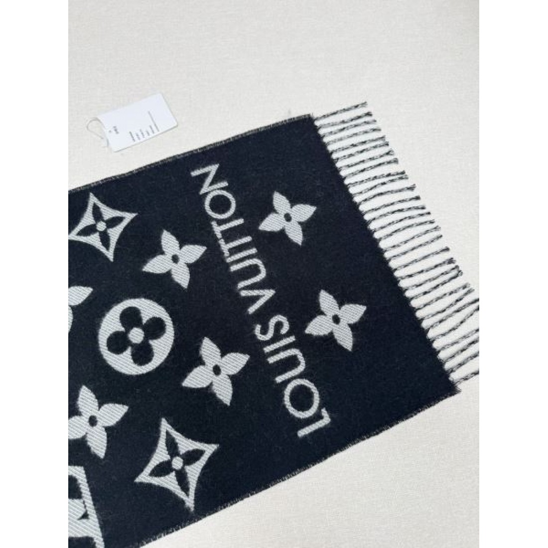 上品 洗練 LOUIS VUITTON ルイヴィトン コピー スカーフ 高級感 エレガント