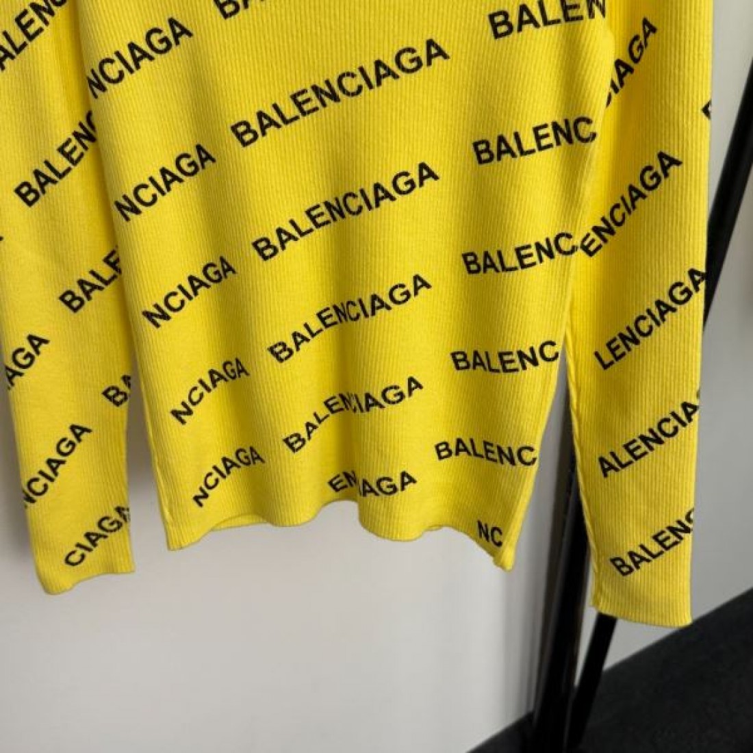 トレンド おしゃれ BALENCIAGA バレンシアガ コピー ニットベスト 柔らか素材 快適