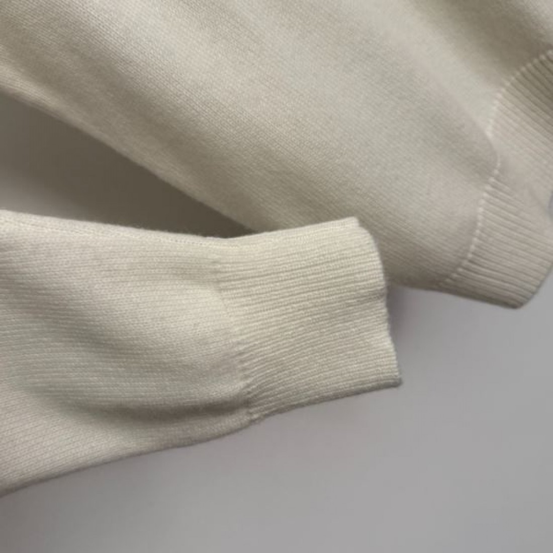 大人カジュアル 柔らか BURBERRY バーバリー コピー 長袖ニット 着回し便利 快適素材