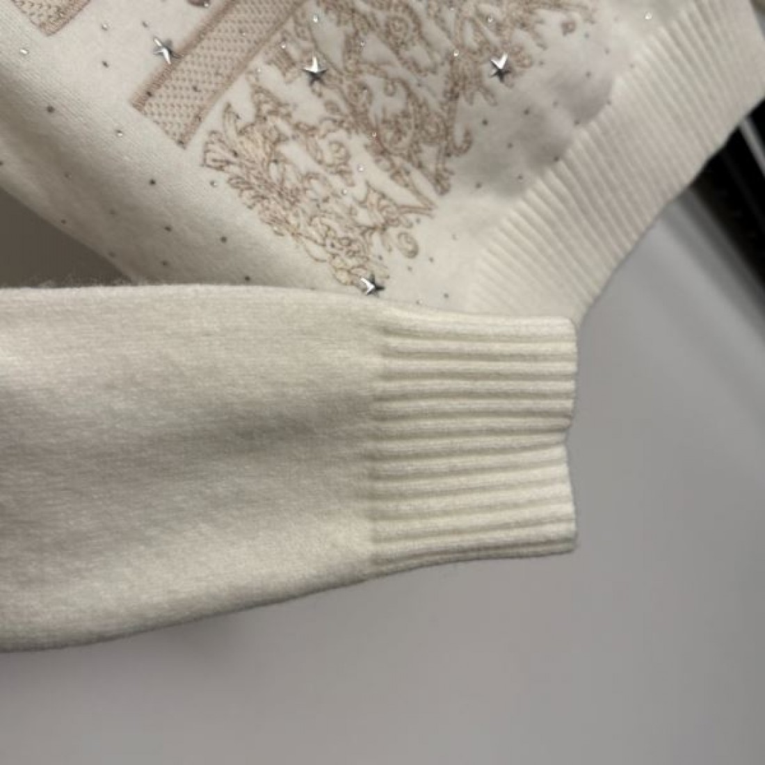 シンプル 上品 DIOR ディオール 長袖ニット 柔らか生地 着回し便利