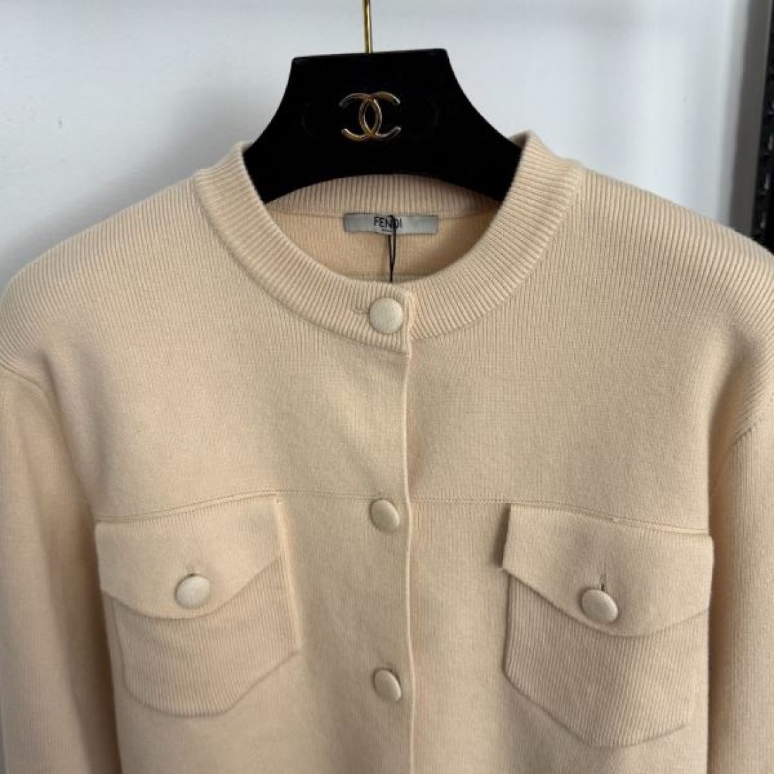 人気 定番 FENDI フェンディ コピー ニットカーディガン 軽やか素材 おしゃれ感