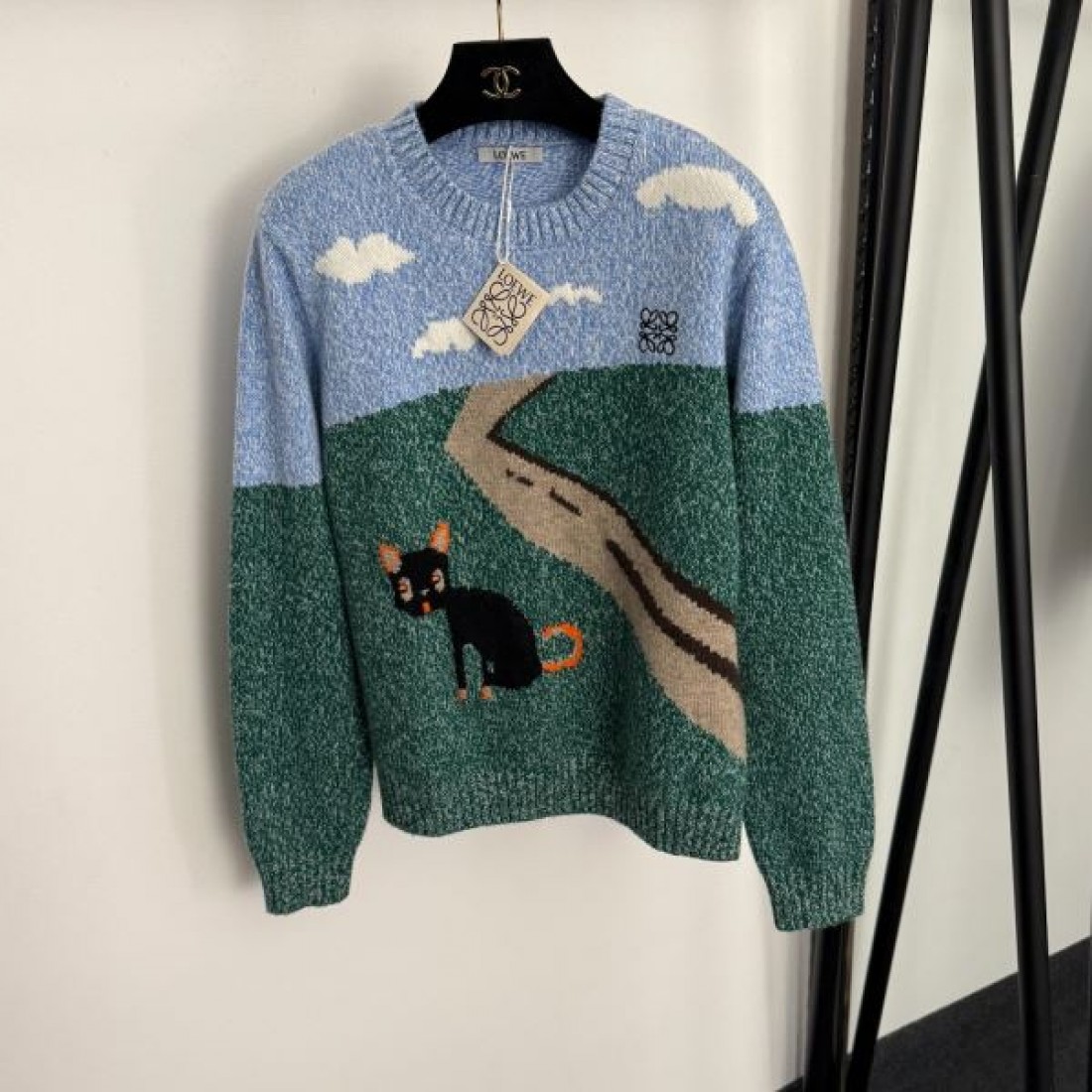 ナチュラル ミニマル 上質 LOEWE ロエベ コピー 長袖ニット 洗練 落ち着き 人気