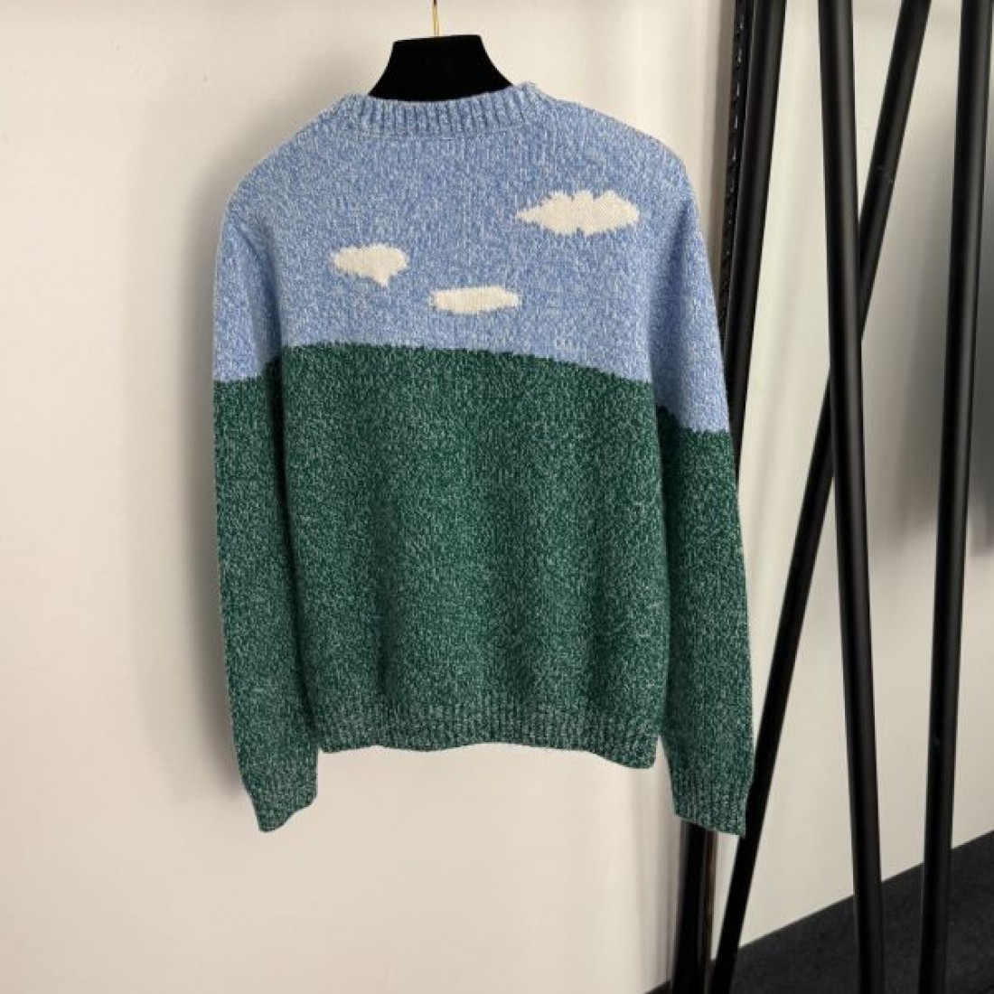 ナチュラル ミニマル 上質 LOEWE ロエベ コピー 長袖ニット 洗練 落ち着き 人気