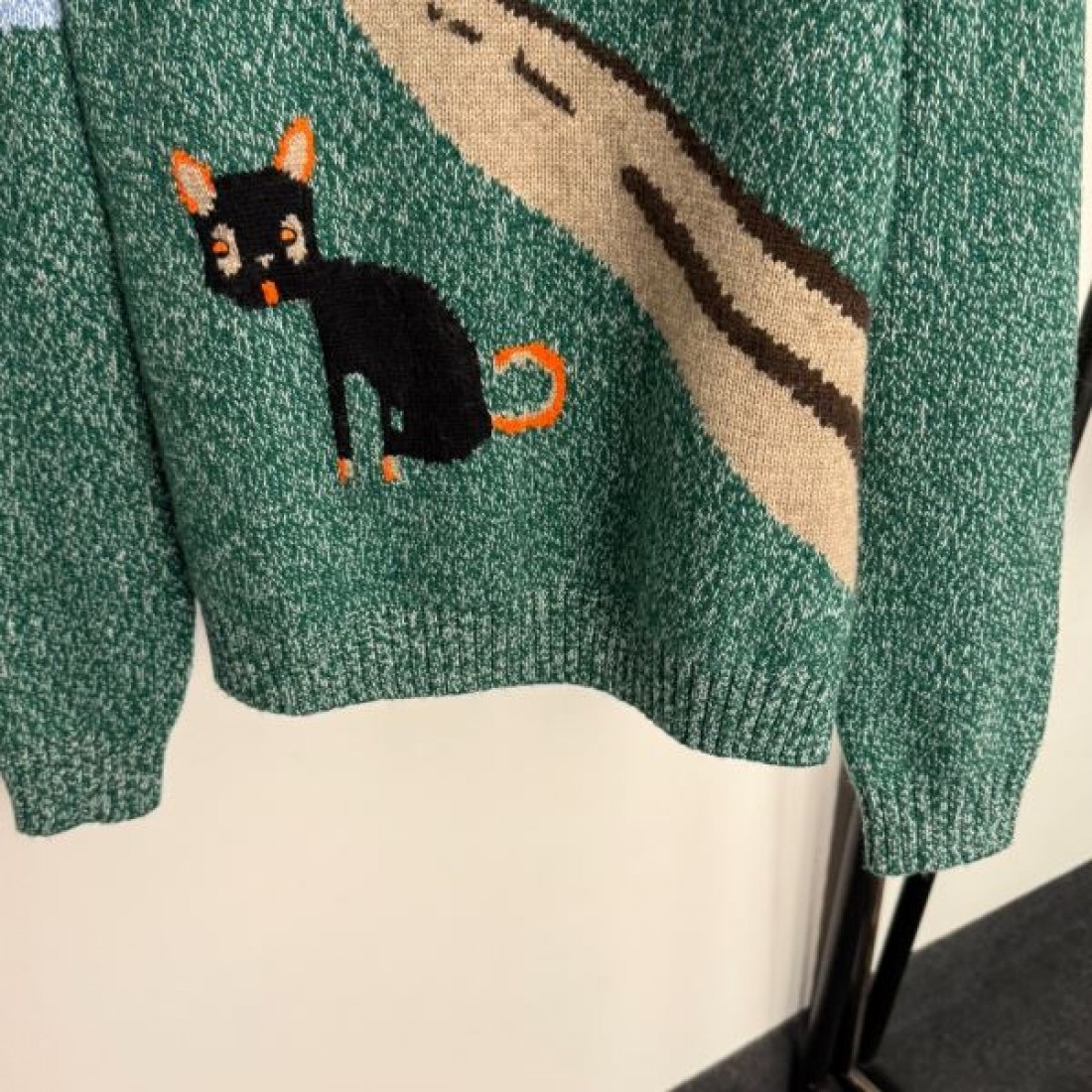 ナチュラル ミニマル 上質 LOEWE ロエベ コピー 長袖ニット 洗練 落ち着き 人気