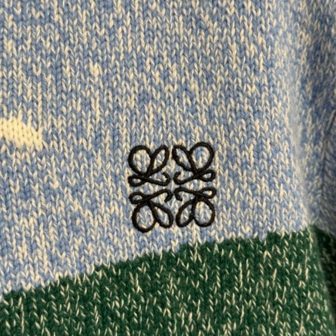 ナチュラル ミニマル 上質 LOEWE ロエベ コピー 長袖ニット 洗練 落ち着き 人気