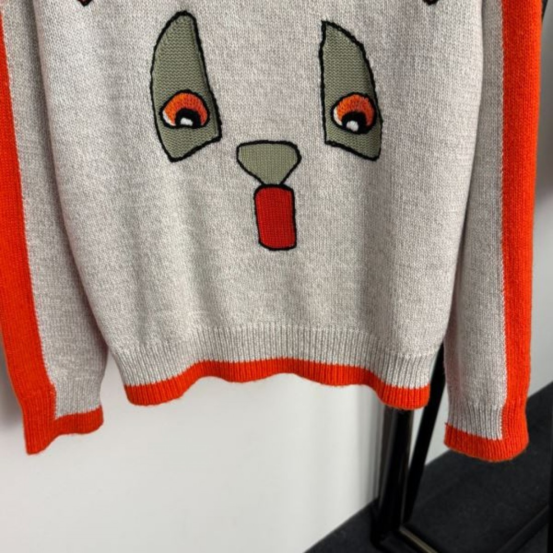  都会的 シンプル 高評価 LOEWE ロエベ コピー 長袖ニット 大人っぽい 定評 上品