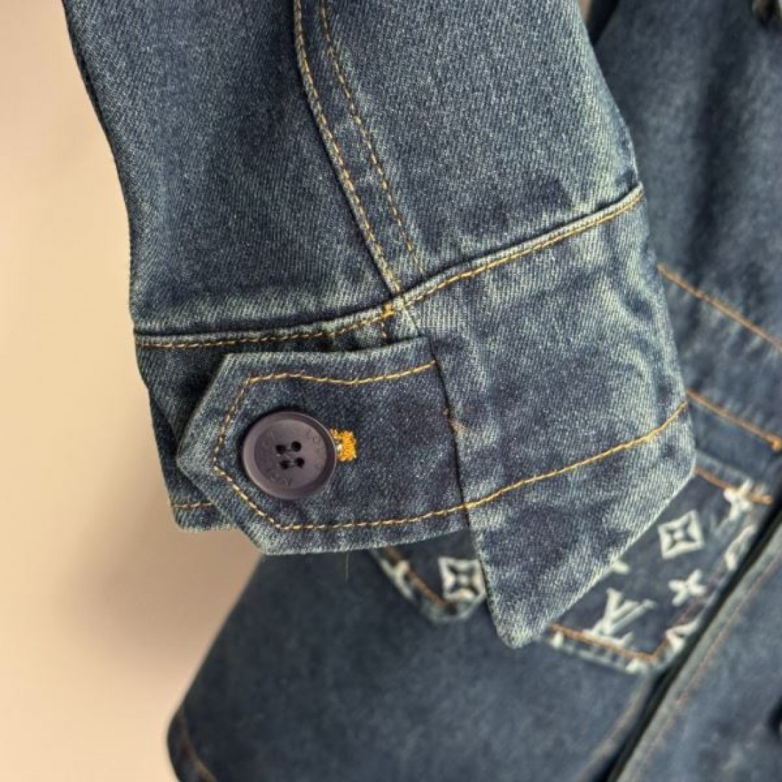 ラグジュアリー クール 存在感 LOUIS VUITTON ルイヴィトン コピー デニムジャケット