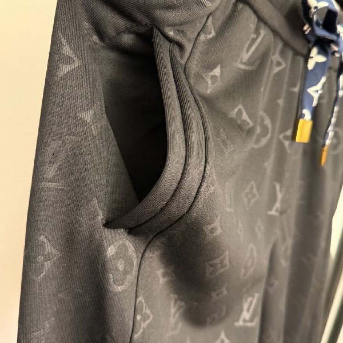 高級感 モダン 上質 LOUIS VUITTON ルイヴィトン コピー セットアップ 完成度