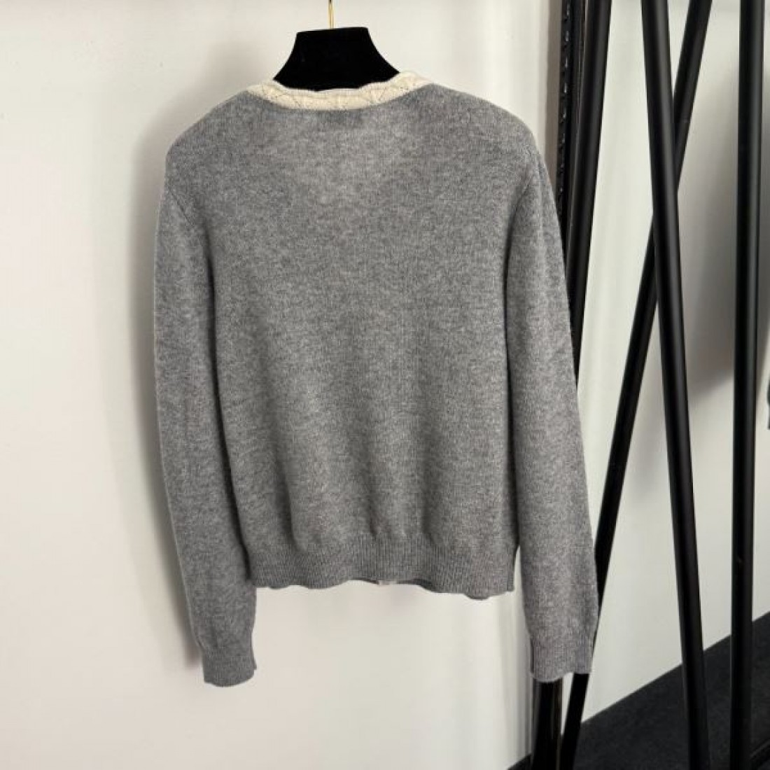 ナチュラル 軽やか 女性的 MIU MIU ミュウミュウ コピー ニットカーディガン 着心地良し