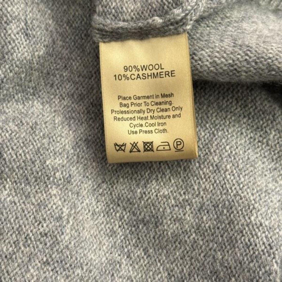 ナチュラル 軽やか 女性的 MIU MIU ミュウミュウ コピー ニットカーディガン 着心地良し