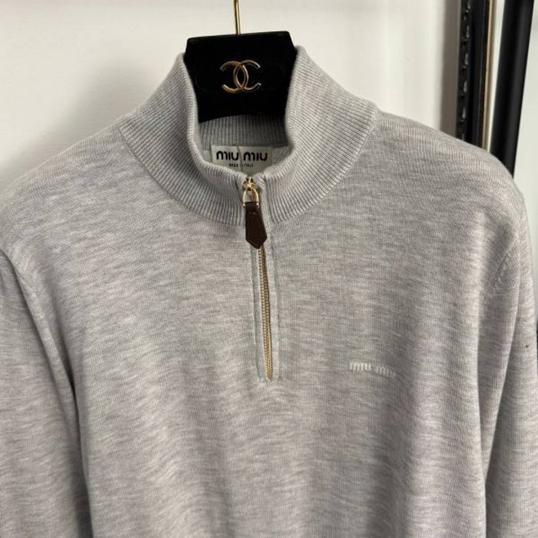 柔らかい 上質感 可憐 MIU MIU ミュウミュウ コピー ニット 定番 おしゃれ