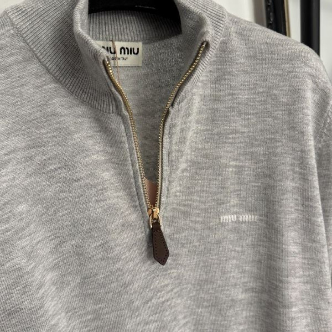 柔らかい 上質感 可憐 MIU MIU ミュウミュウ コピー ニット 定番 おしゃれ