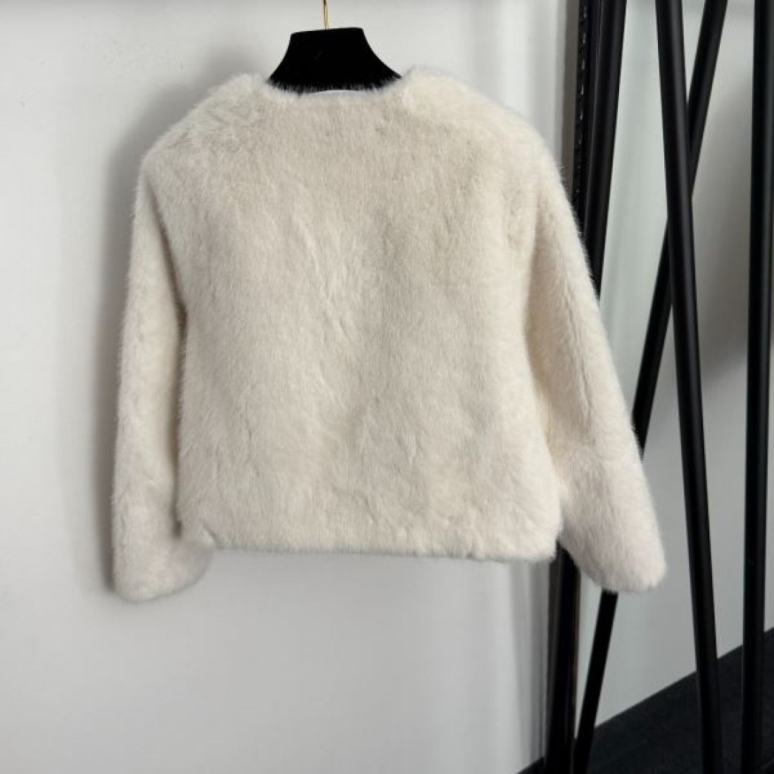 トレンド 軽やか 洗練 MIU MIU ミュウミュウ コピー アウター 華やか スタイリッシュ