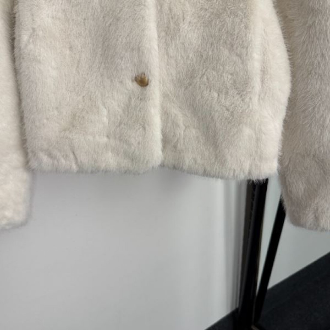 トレンド 軽やか 洗練 MIU MIU ミュウミュウ コピー アウター 華やか スタイリッシュ