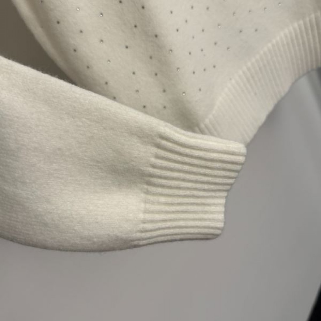 フェミニン 上質 MIU MIU ミュウミュウ コピー ニット やさしい 印象 人気