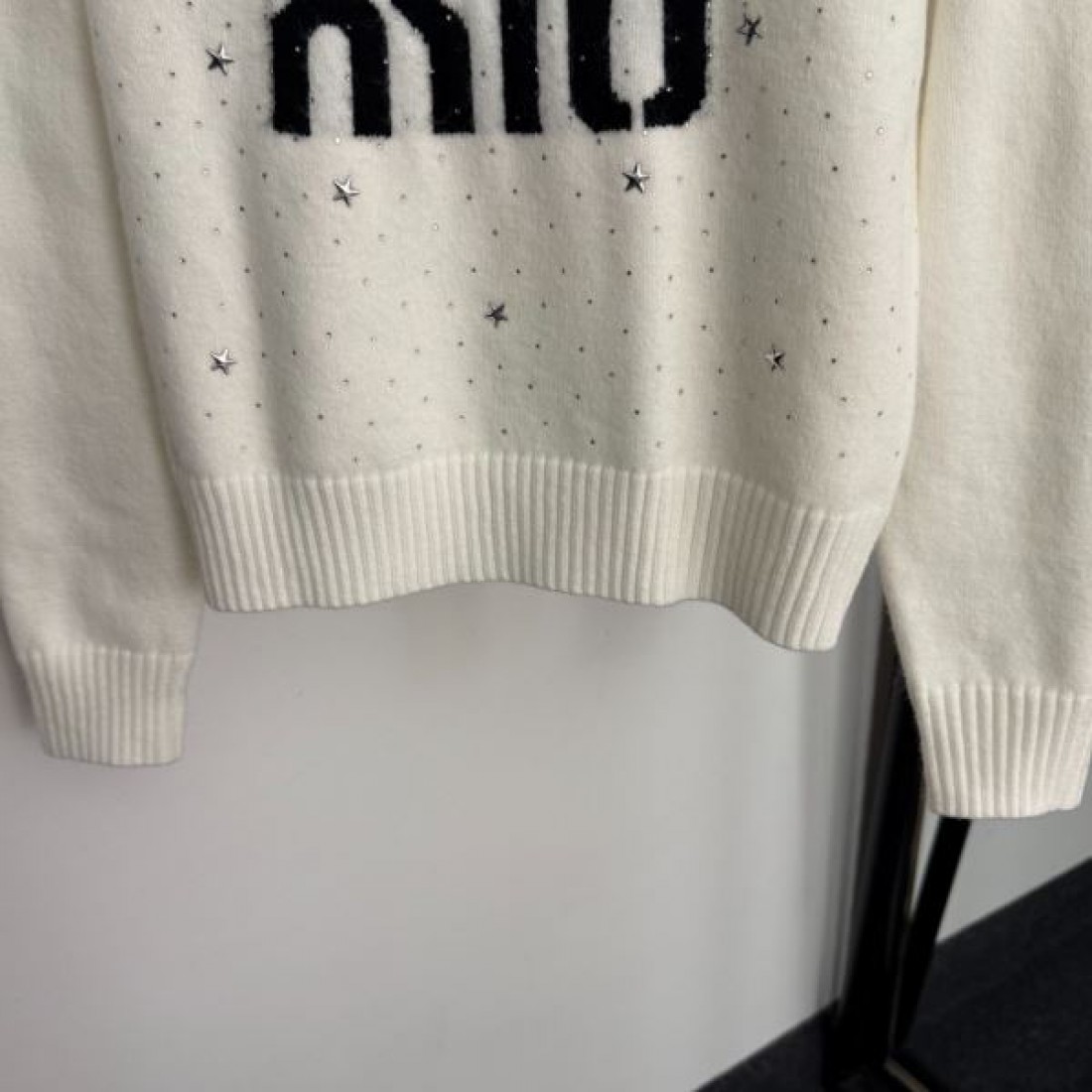 大人可愛い 上品 MIU MIU ミュウミュウ コピー ニット 着回し 定番 安心感