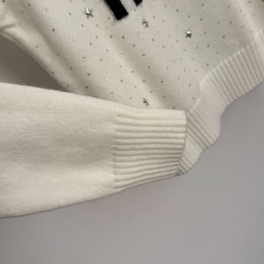 大人可愛い 上品 MIU MIU ミュウミュウ コピー ニット 着回し 定番 安心感