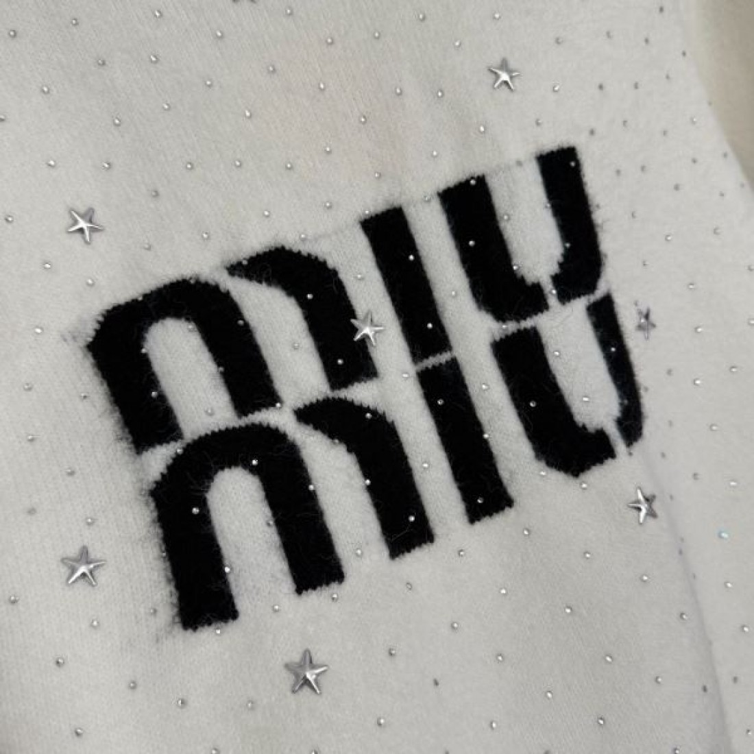 大人可愛い 上品 MIU MIU ミュウミュウ コピー ニット 着回し 定番 安心感