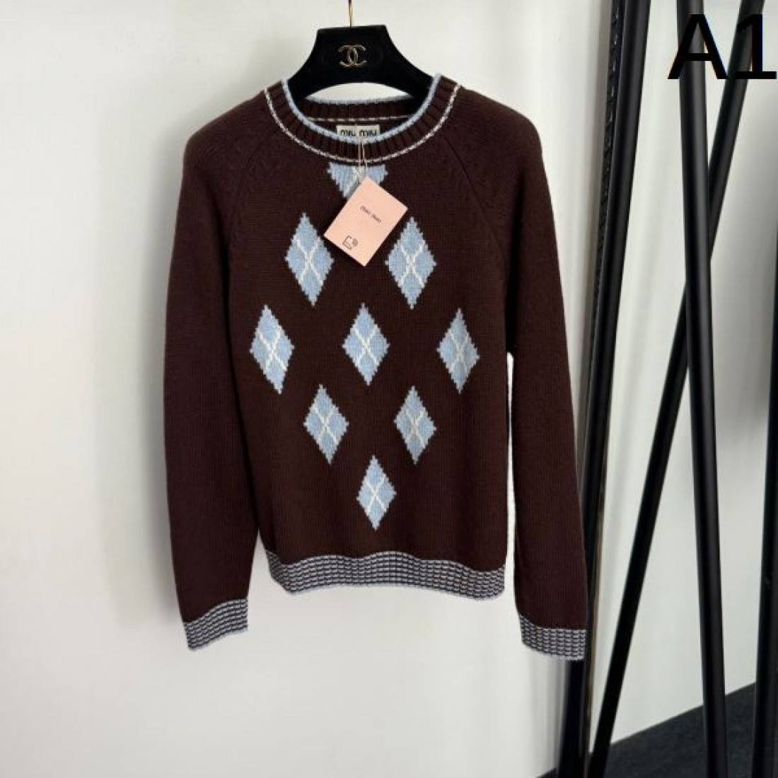 フェミニン 軽快 MIU MIU ミュウミュウ コピー ニット 女性的 きれいめ 高評価