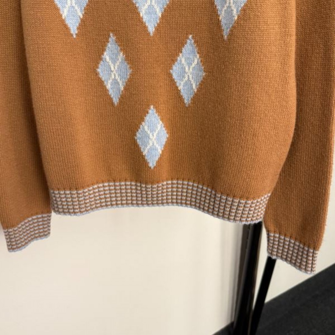 フェミニン 軽快 MIU MIU ミュウミュウ コピー ニット 女性的 きれいめ 高評価