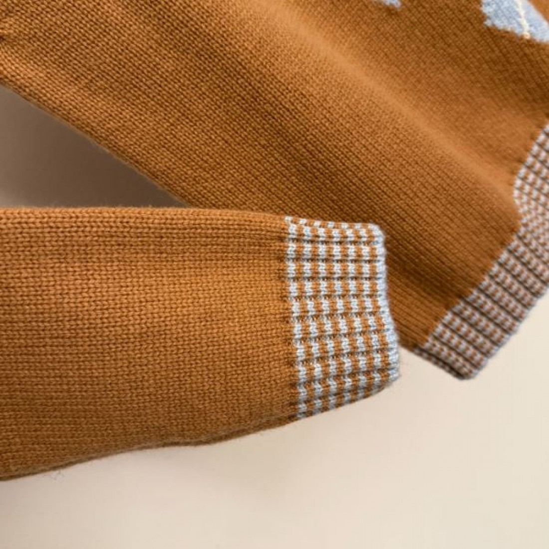 フェミニン 軽快 MIU MIU ミュウミュウ コピー ニット 女性的 きれいめ 高評価