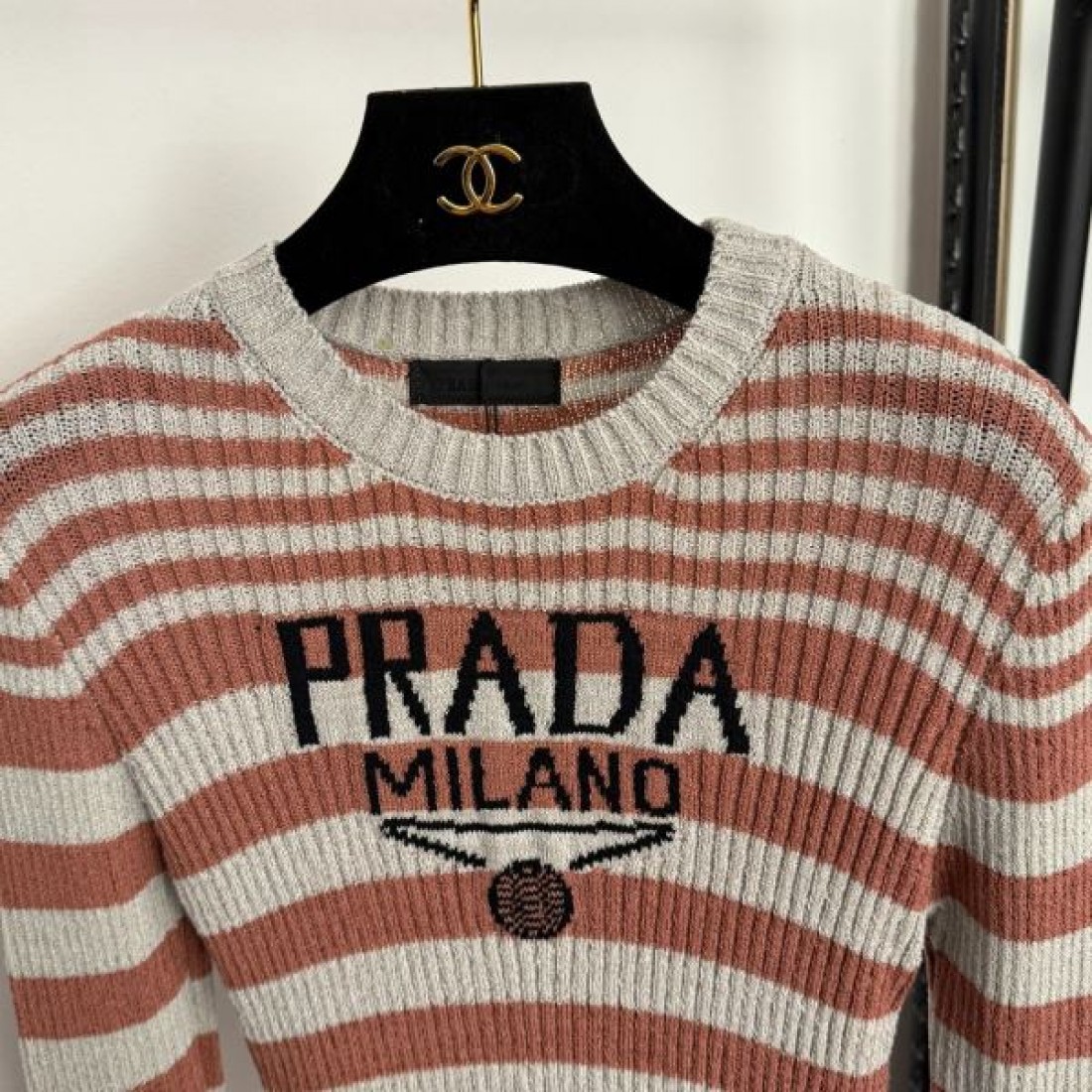 モダン 高級感 洗練 PRADA プラダ コピー ニット 上質 大人向け 定番