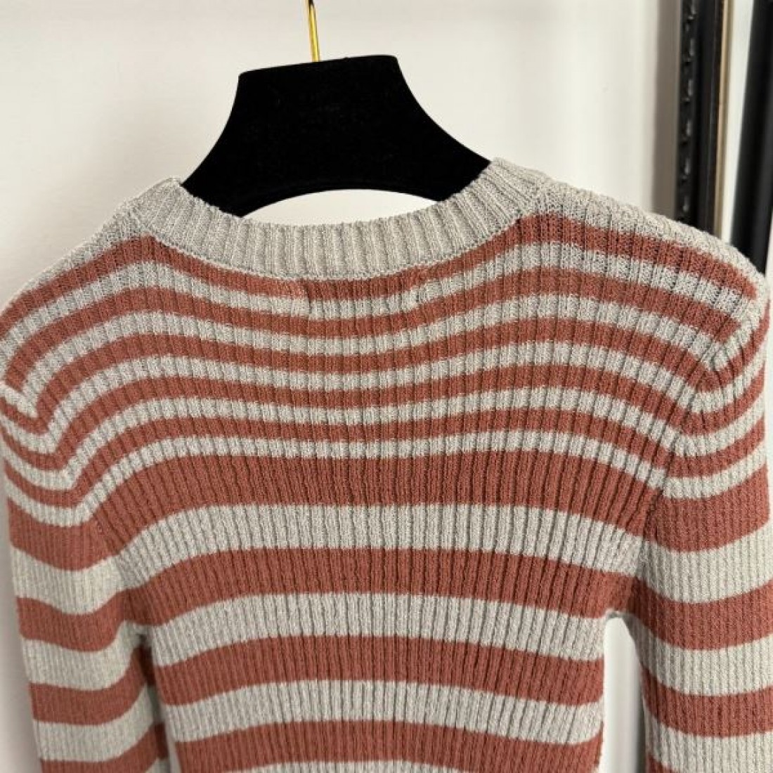 モダン 高級感 洗練 PRADA プラダ コピー ニット 上質 大人向け 定番