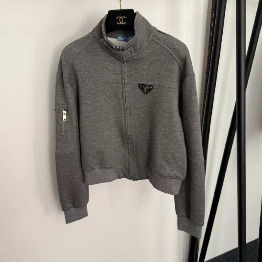 スタイリッシュ 上品 トレンド PRADA プラダ コピー セットアップ 完成度