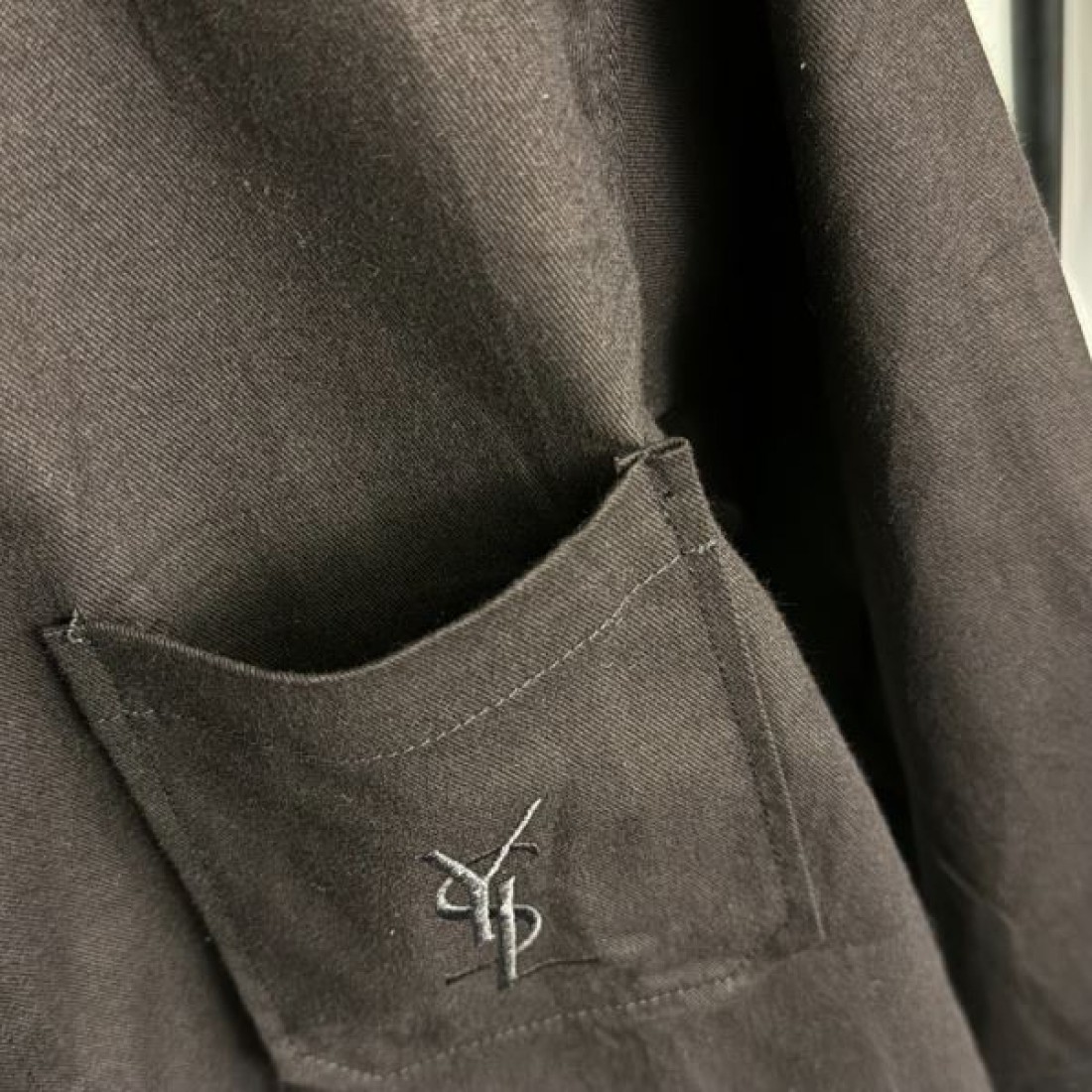 クラシック 上質 シンプル YSL イヴサンローラン コピー 長袖シャツ 大人っぽい