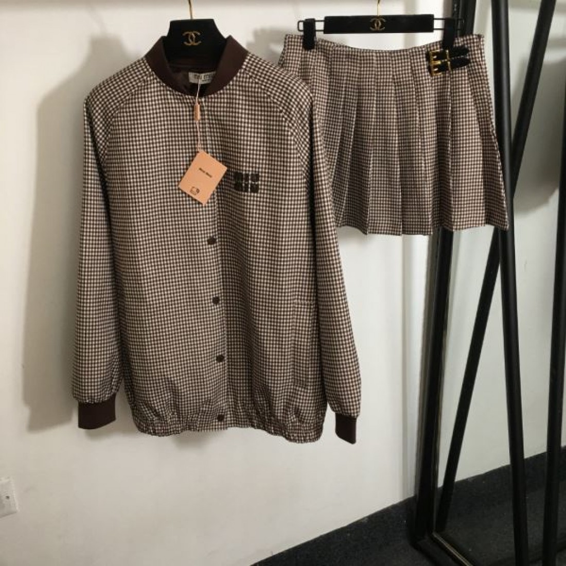 ガーリー 上品 軽やか MIU MIU ミュウミュウ コピー セットアップ 華やか 若々しい