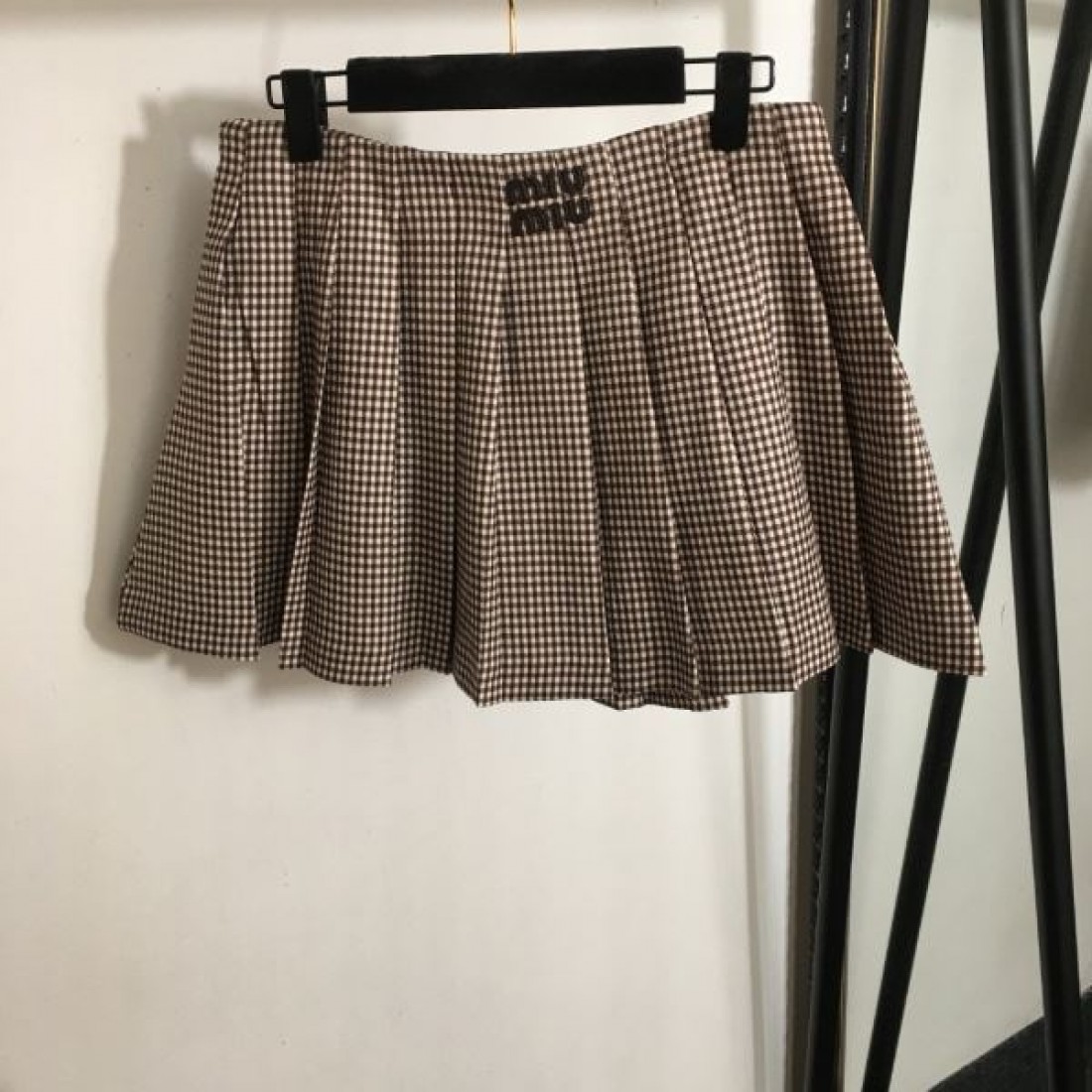 ガーリー 上品 軽やか MIU MIU ミュウミュウ コピー セットアップ 華やか 若々しい