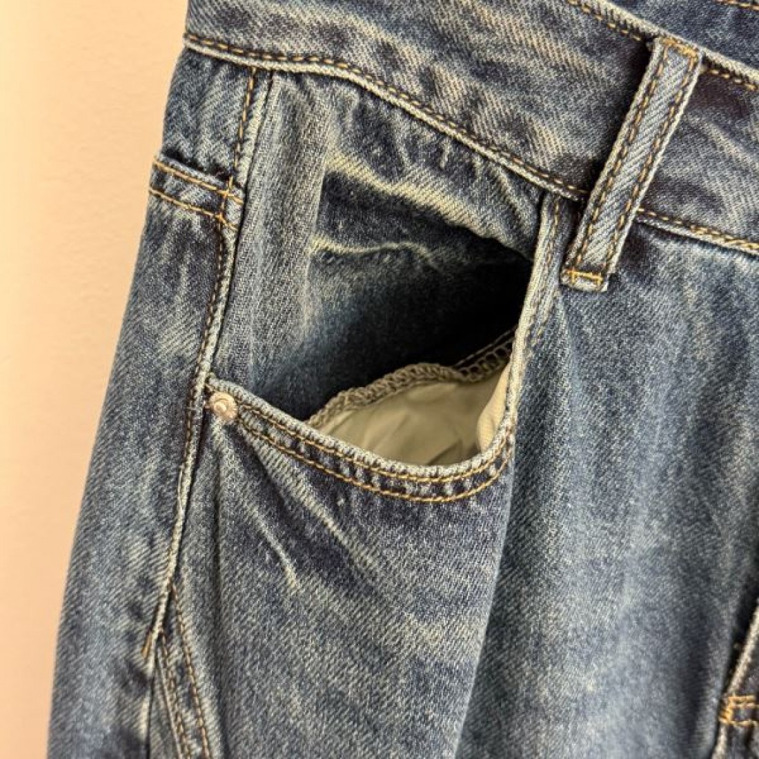 トレンド 前衛的 モード BALENCIAGA バレンシアガ コピー パンツ 存在感 主役級