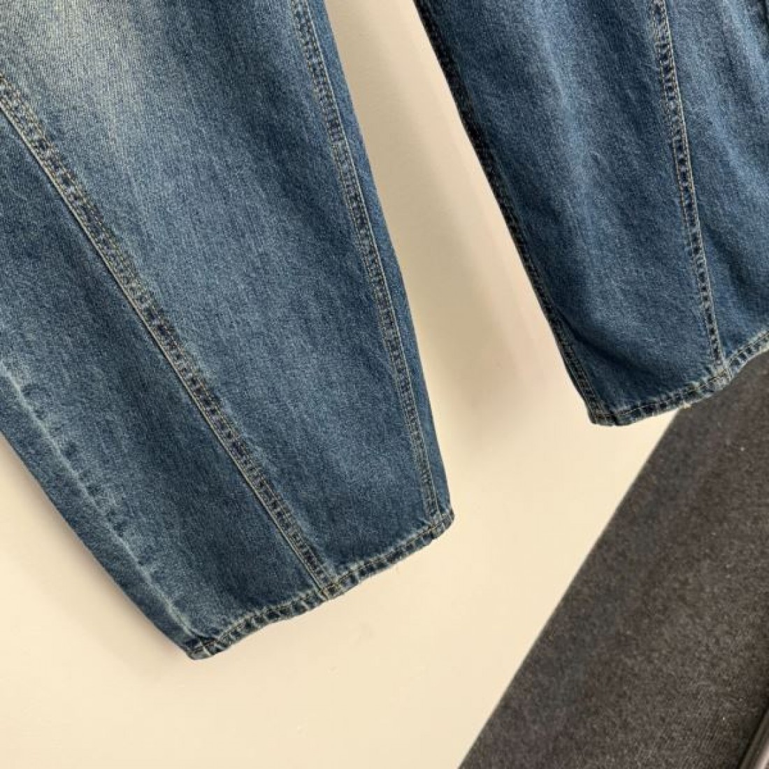 トレンド 前衛的 モード BALENCIAGA バレンシアガ コピー パンツ 存在感 主役級