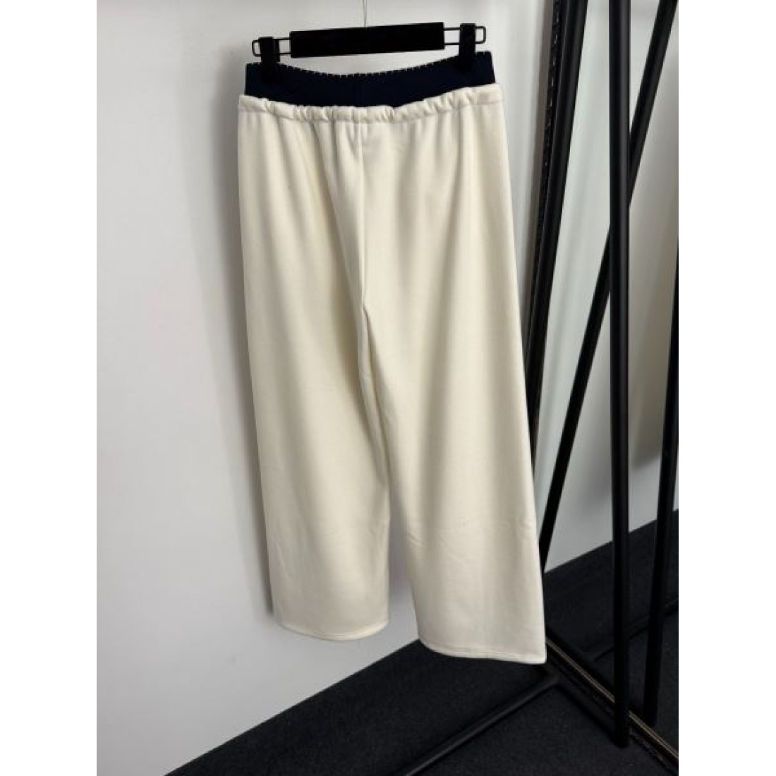 ミニマル 洗練 上質 CELINE セリーヌ コピー パンツ シンプル 大人向け