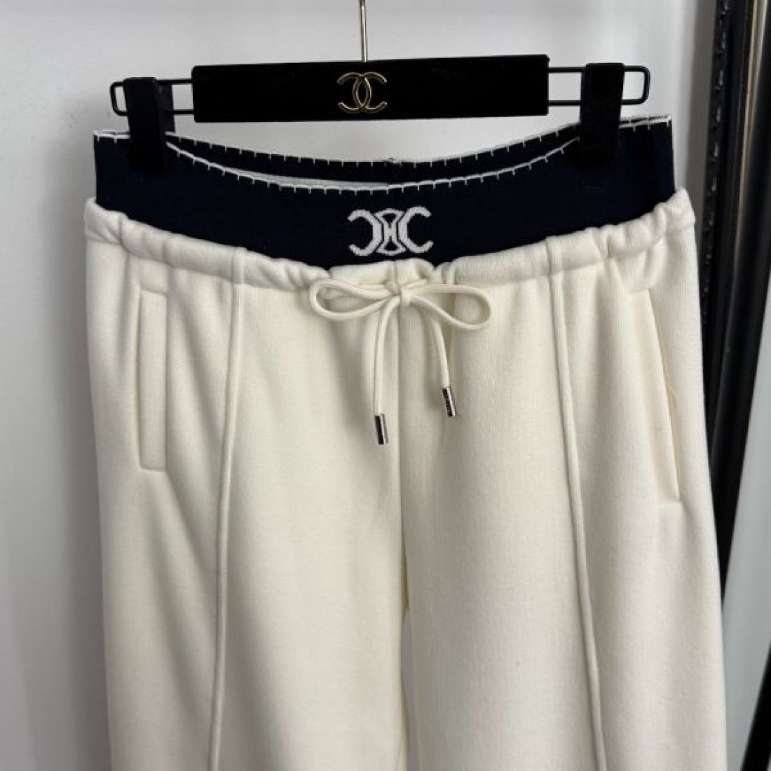 ミニマル 洗練 上質 CELINE セリーヌ コピー パンツ シンプル 大人向け