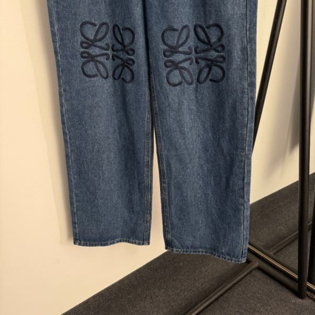 ミニマル 上質 ナチュラル LOEWE ロエベ コピー パンツ 洗練 大人向け