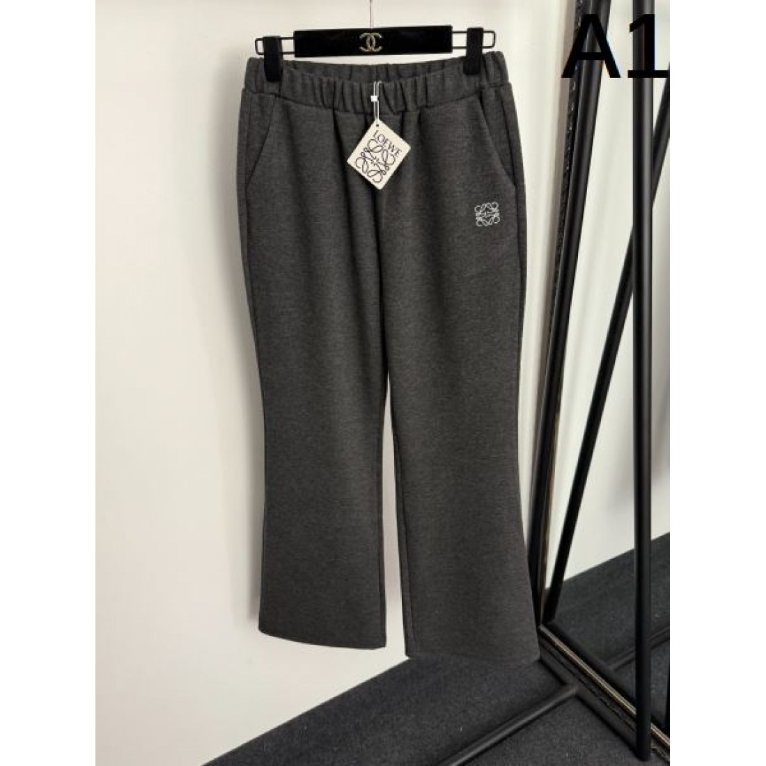 都会的 シンプル 高評価 LOEWE ロエベ コピー パンツ 上品 落ち着き 定評