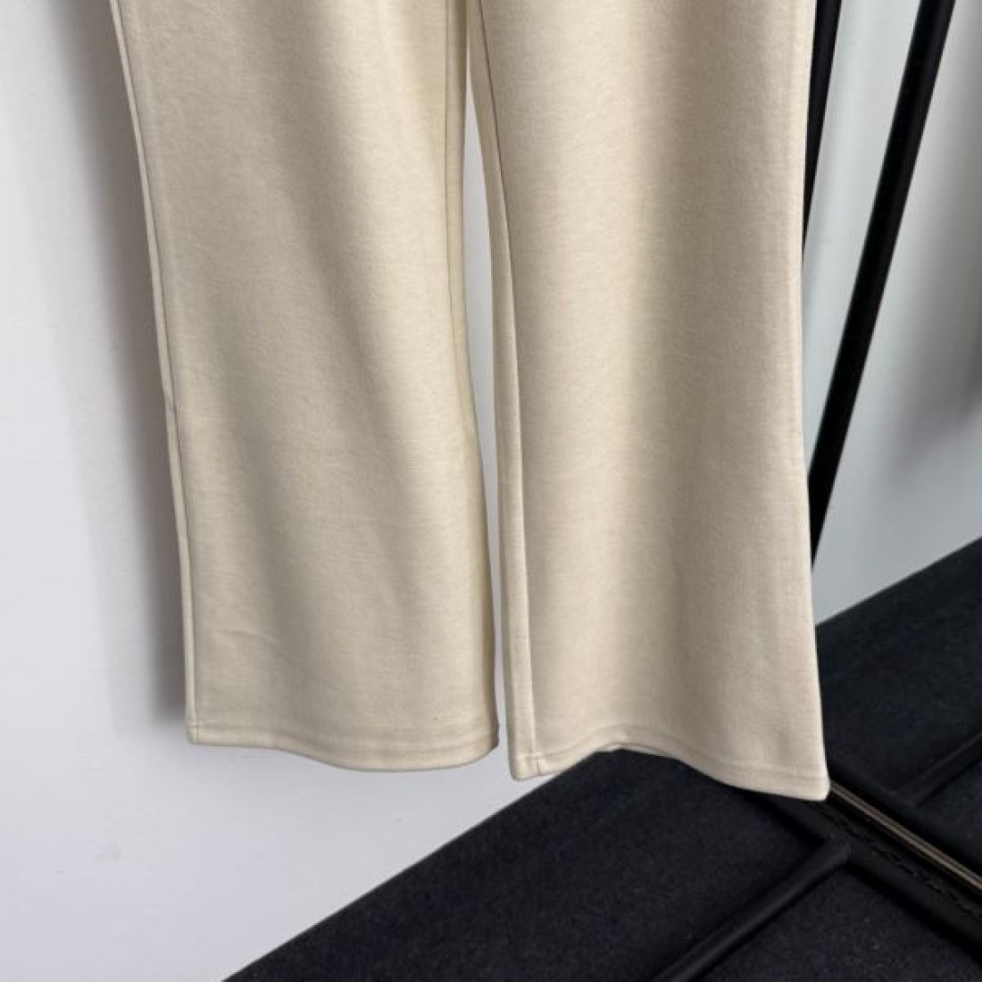 都会的 シンプル 高評価 LOEWE ロエベ コピー パンツ 上品 落ち着き 定評