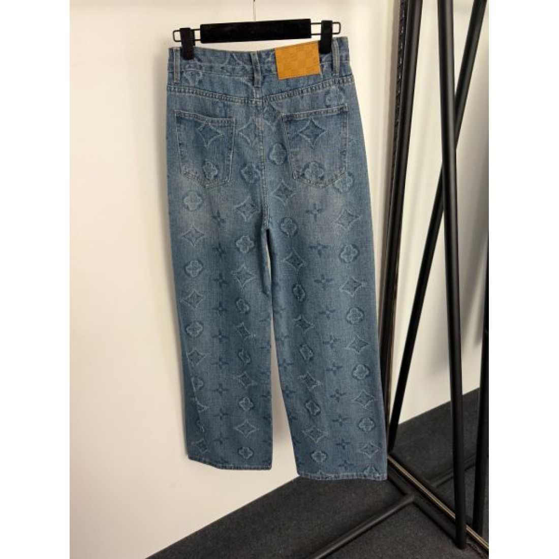 ラグジュアリー モダン 格調 LOUIS VUITTON ルイヴィトン コピー パンツ 存在感