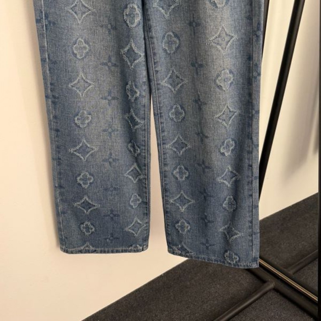 ラグジュアリー モダン 格調 LOUIS VUITTON ルイヴィトン コピー パンツ 存在感