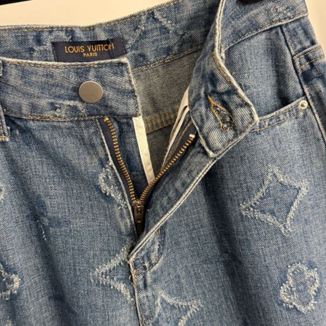 ラグジュアリー モダン 格調 LOUIS VUITTON ルイヴィトン コピー パンツ 存在感