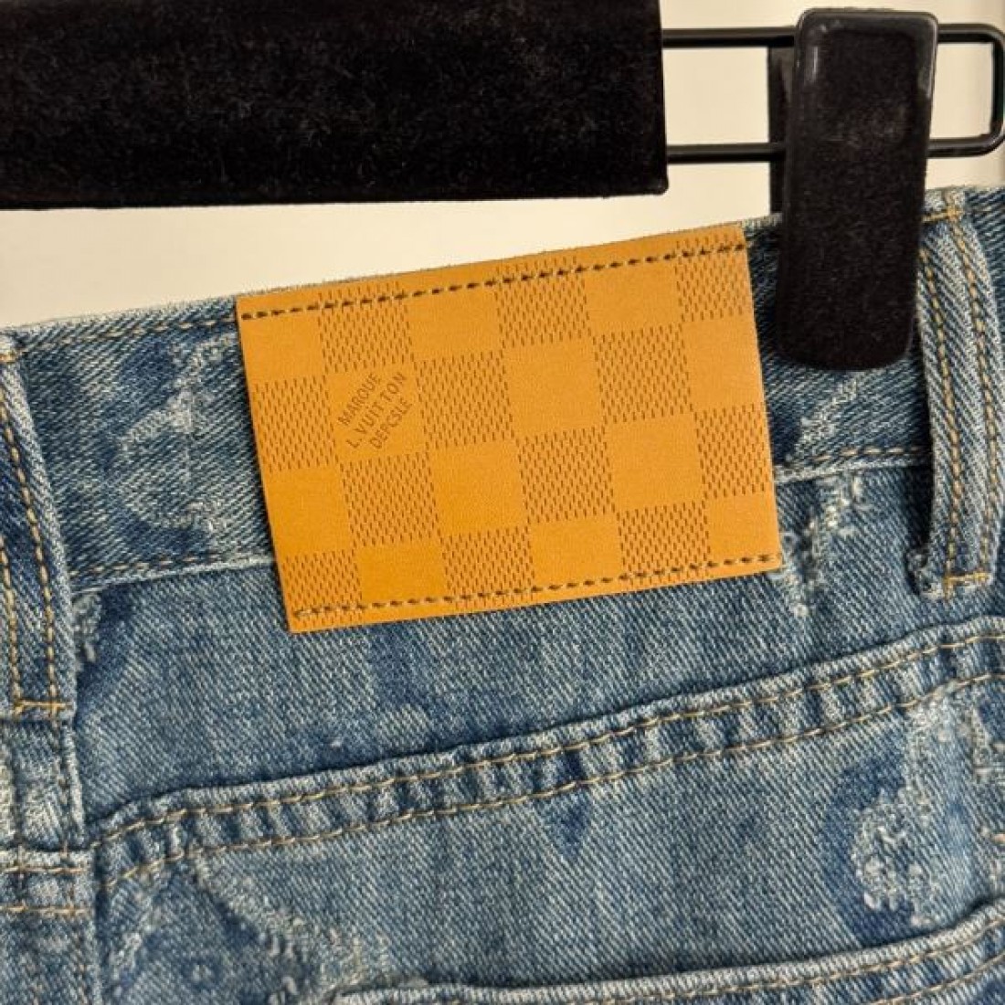 ラグジュアリー モダン 格調 LOUIS VUITTON ルイヴィトン コピー パンツ 存在感