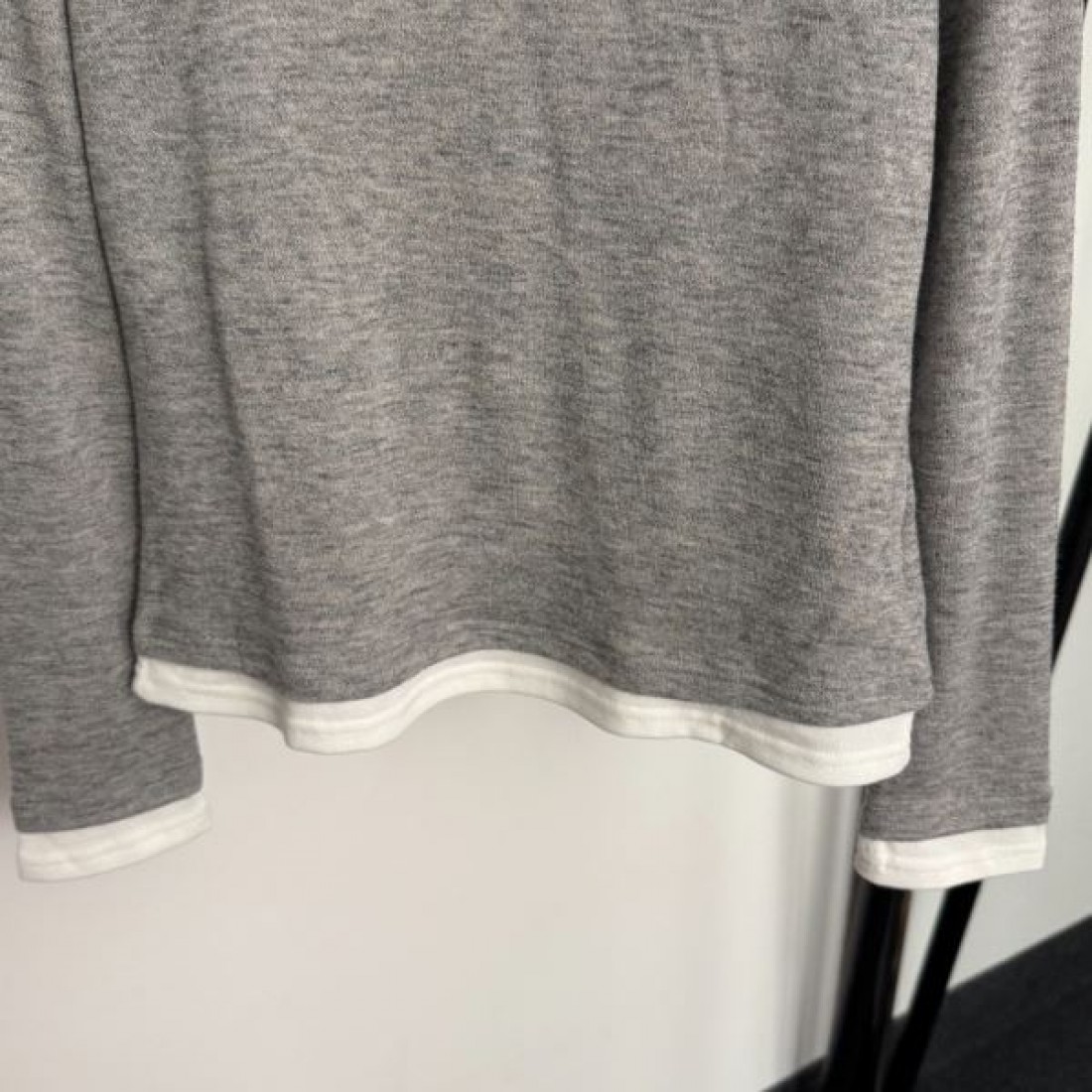 シンプル 上品 きれいめ LOEWE ロエベ コピー 長袖Tシャツ 万能 着回し 人気