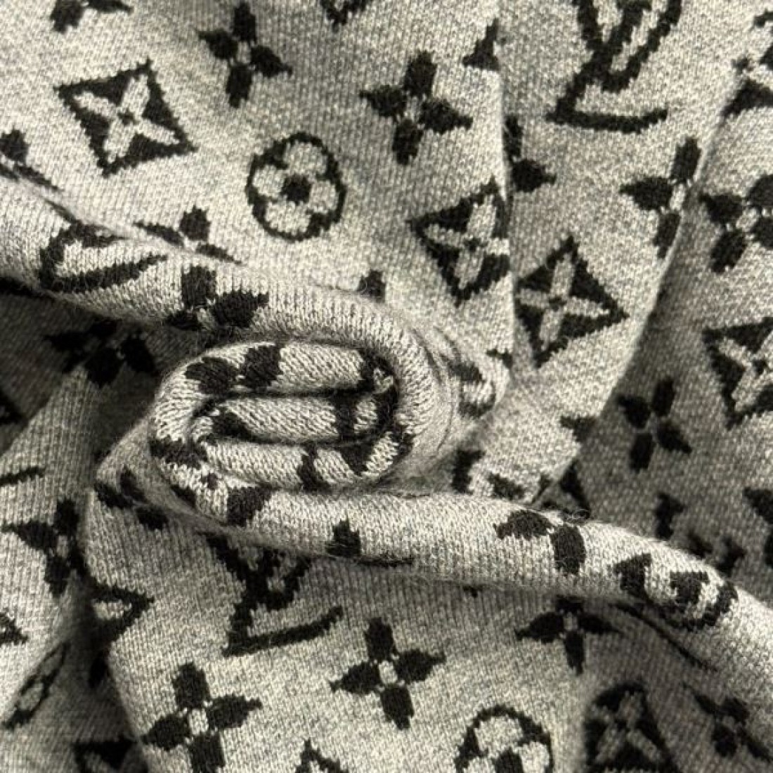 高級感 エレガント 上質 LOUIS VUITTON ルイヴィトン コピー ニット 洗練 定番