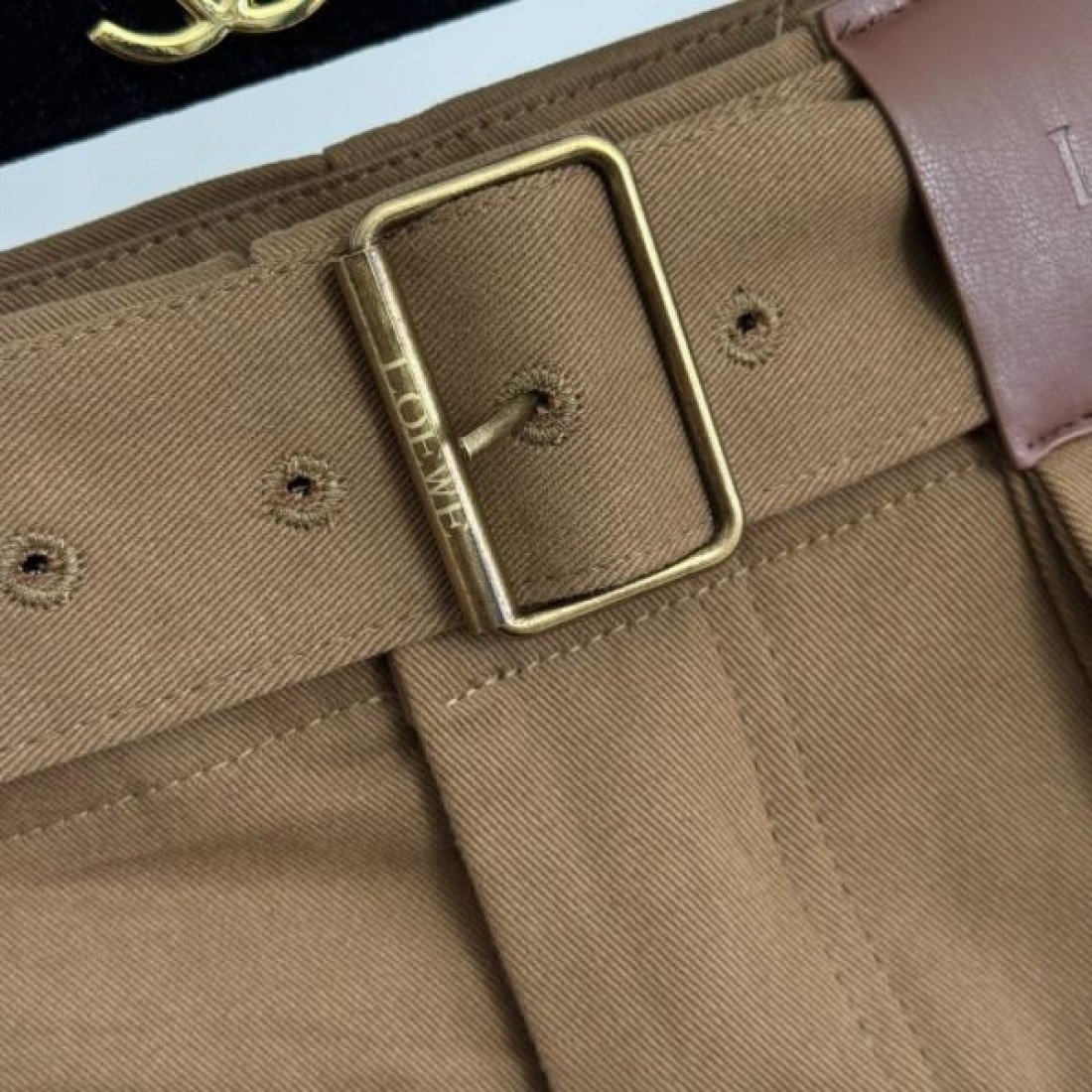 落ち着き ナチュラル 上質 LOEWE ロエベ コピー パンツ 大人向け 洗練 定番