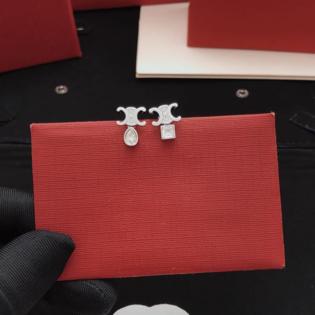 シンプル 上品 CELINE セリーヌ スーパーコピー イヤリング 大人っぽい 華やか