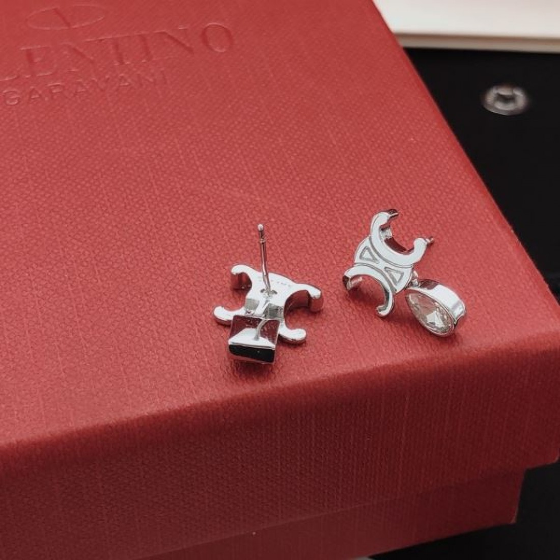 シンプル 上品 CELINE セリーヌ スーパーコピー イヤリング 大人っぽい 華やか