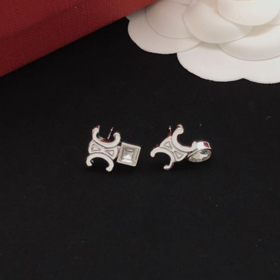 シンプル 上品 CELINE セリーヌ スーパーコピー イヤリング 大人っぽい 華やか