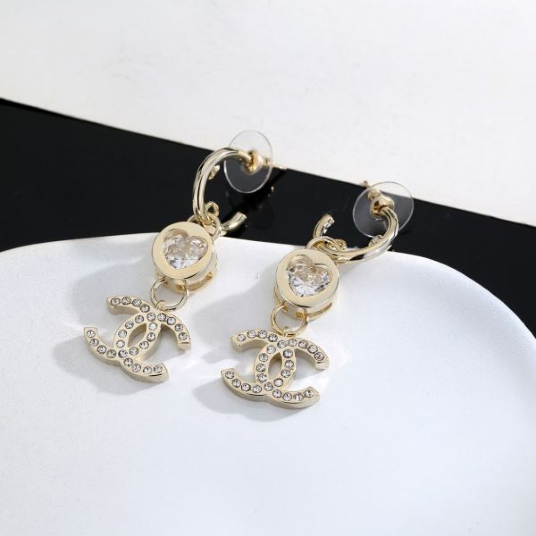 繊麗 上品系 CHANEL シャネル コピー イヤリング 洗練雰囲気 快適装着